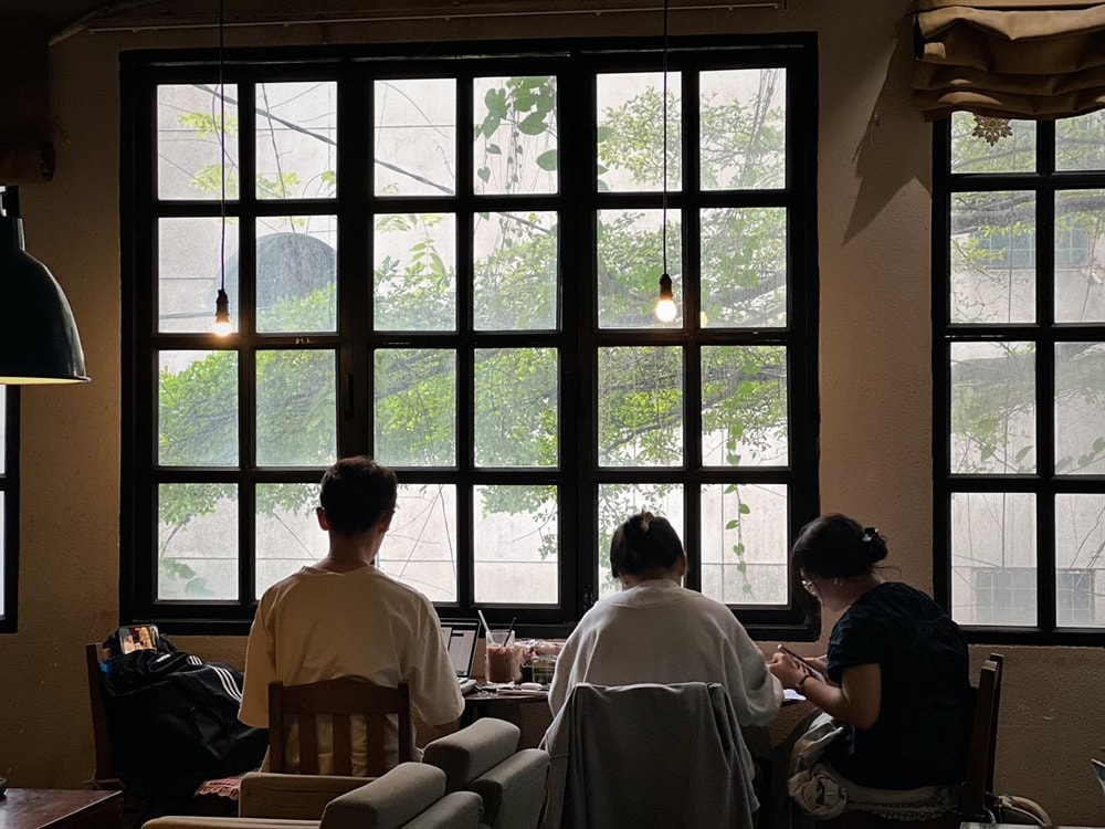 Nếu bạn đang tìm quán cafe có không gian yên tĩnh để làm việc và học tập, đừng bỏ lỡ iTune Coffee
